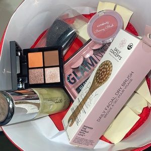 Makeup and beauty pieces